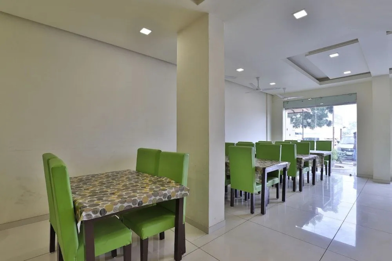 Capital O 41581 Hiriz Hotel