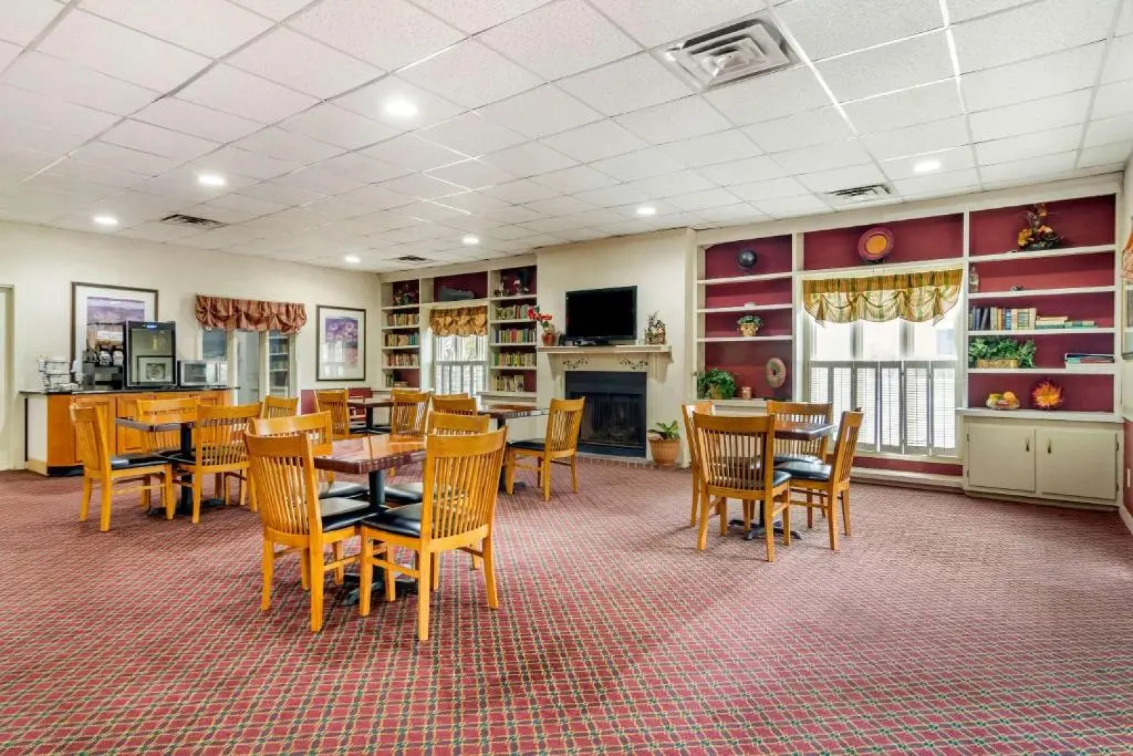 Perry Inn & Suites By Capital O National Fairground GA I 75