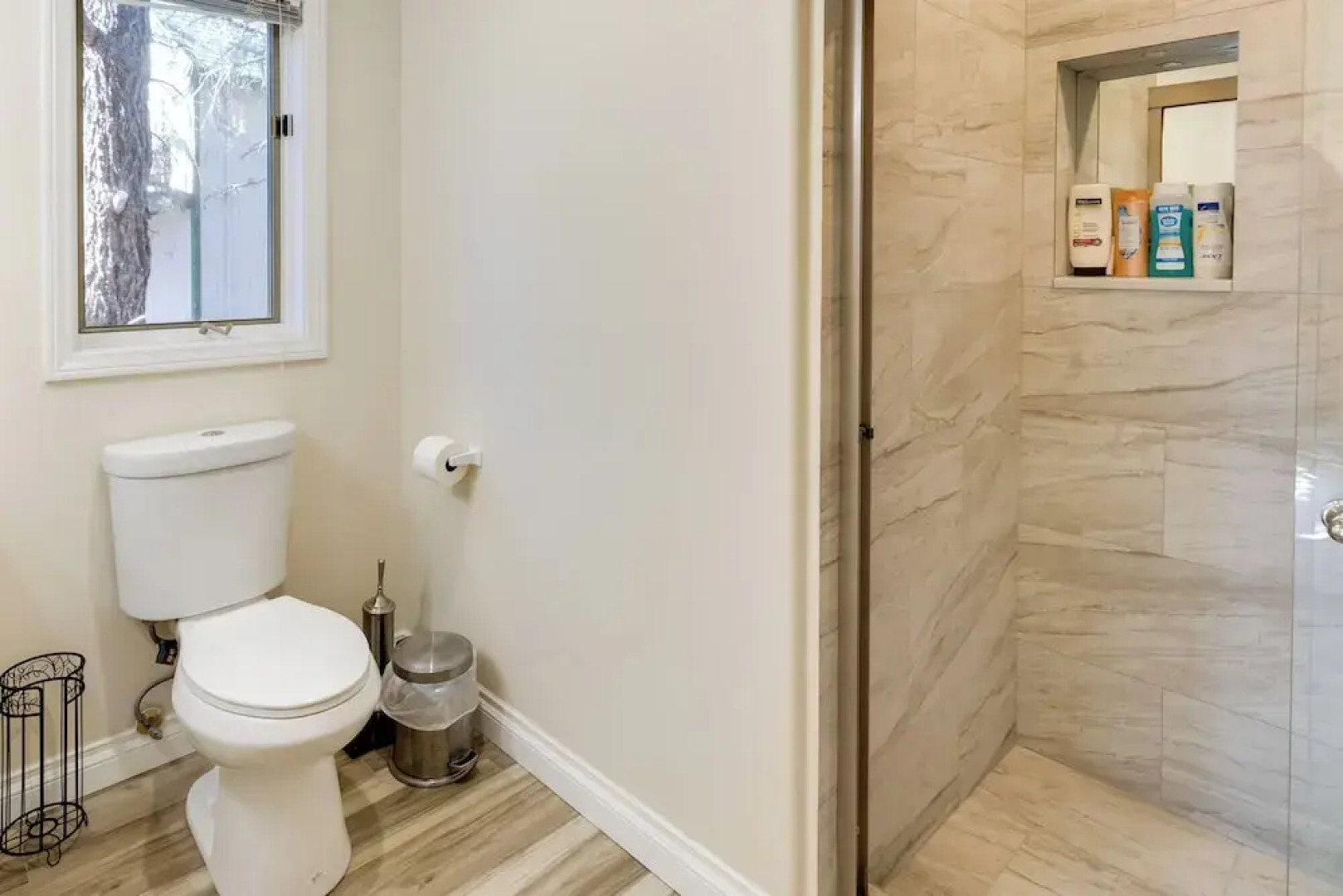 Game Room & Deck: Modern Frazier Park Home!