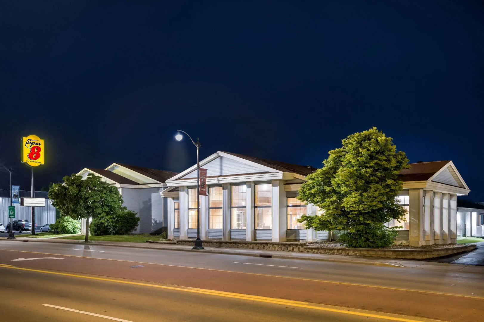 Super 8 by Wyndham La Crosse