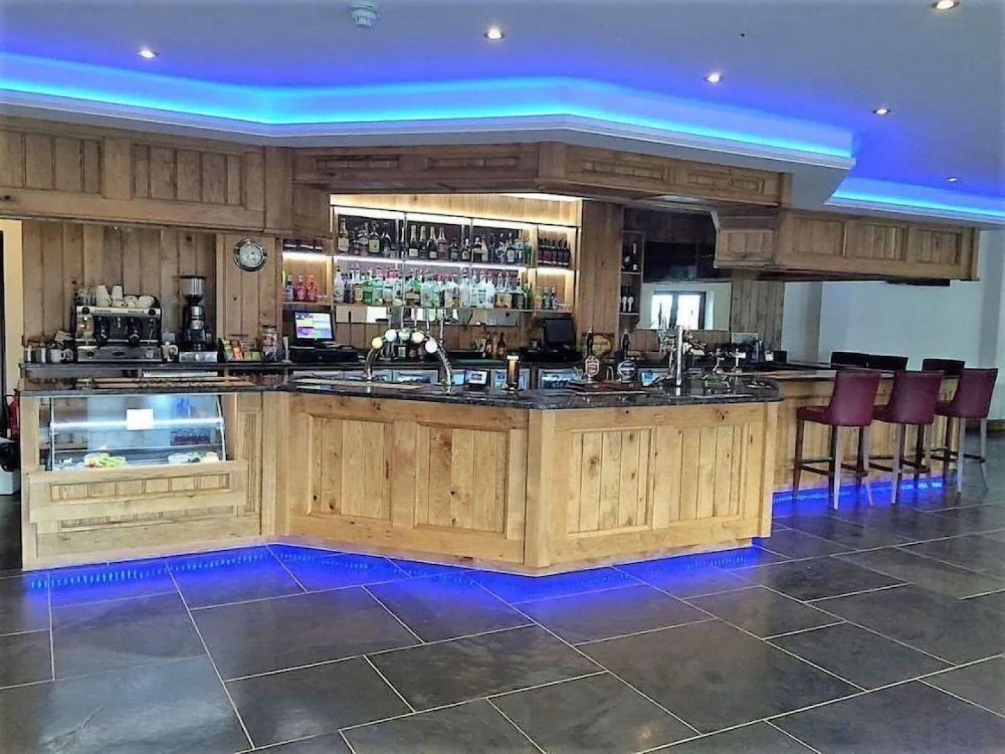 Riverside Caravan & Camping Park