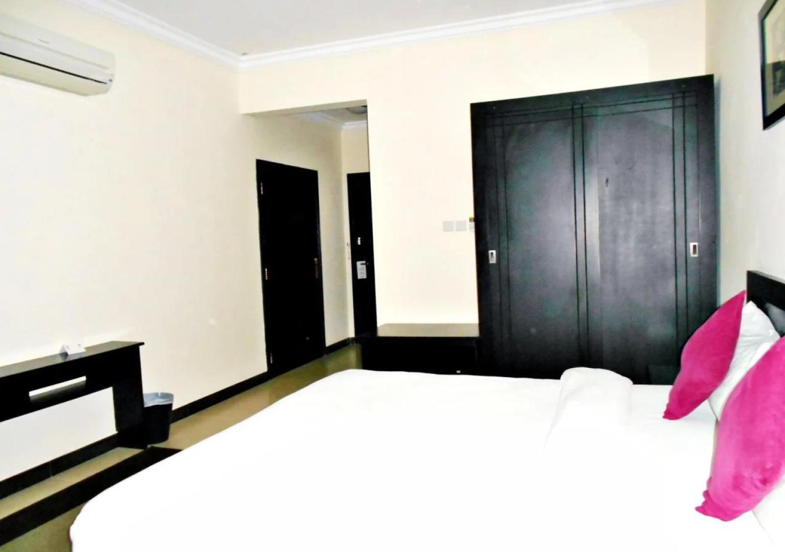 Butterfly Hotel Suites