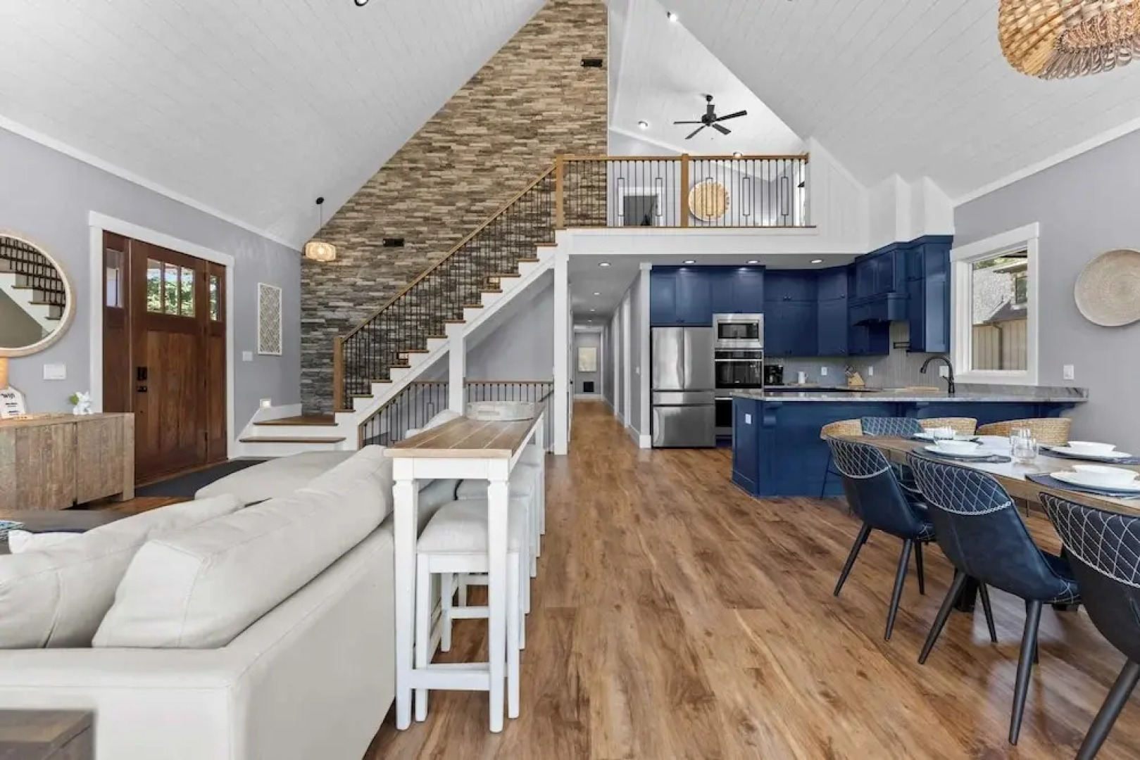 Black Bear & Blue Heron by Avantstay 2 Lakefront Homes, Sleeps 43 Pool, Dock, Theater