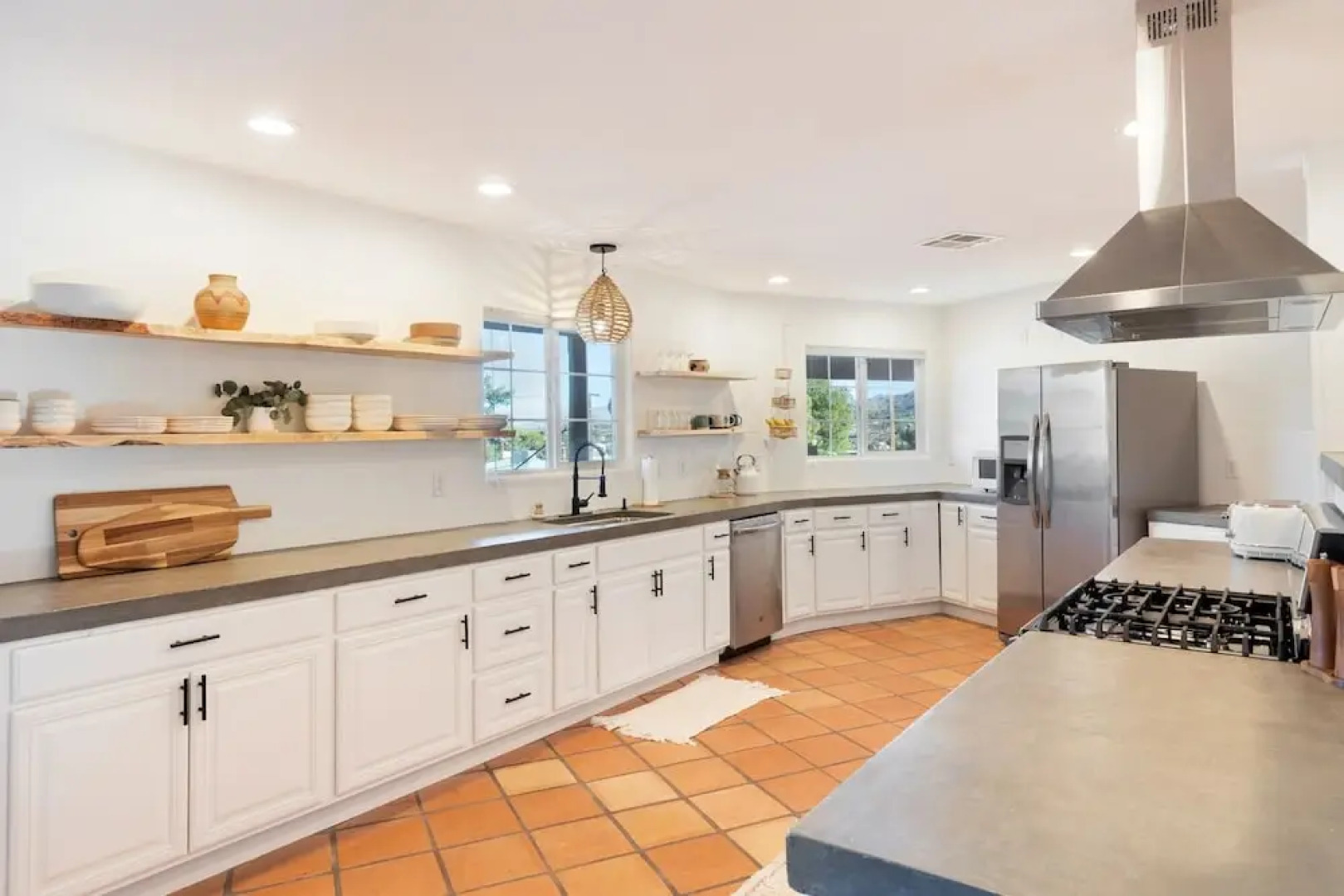 Casa Amarilla- Hot Tub,firepit,bbq &fantastic Yard For Families 4 Bedroom Home by RedAwning