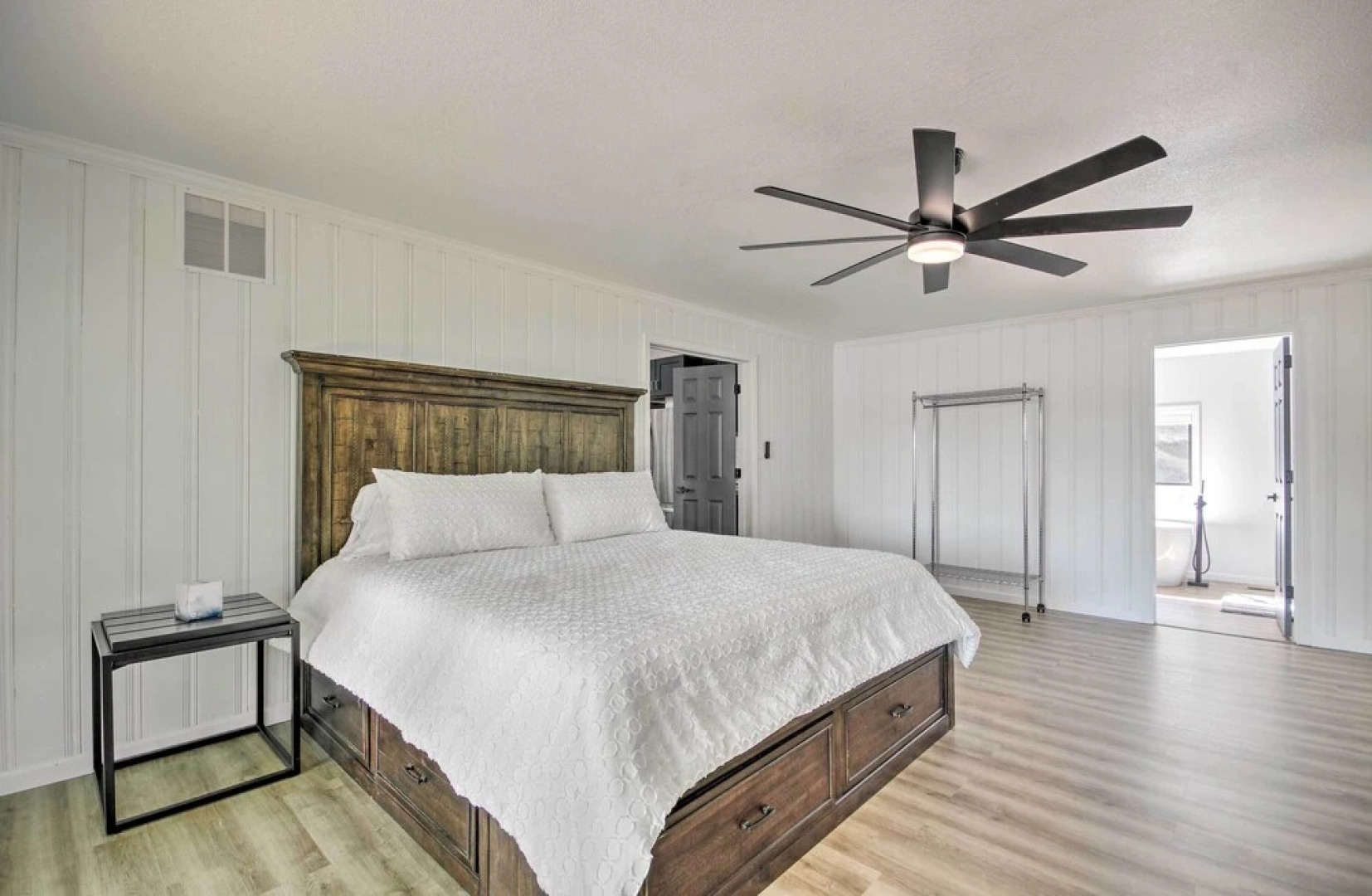 Waterfront Escape: Ozarks Home + Guest House!