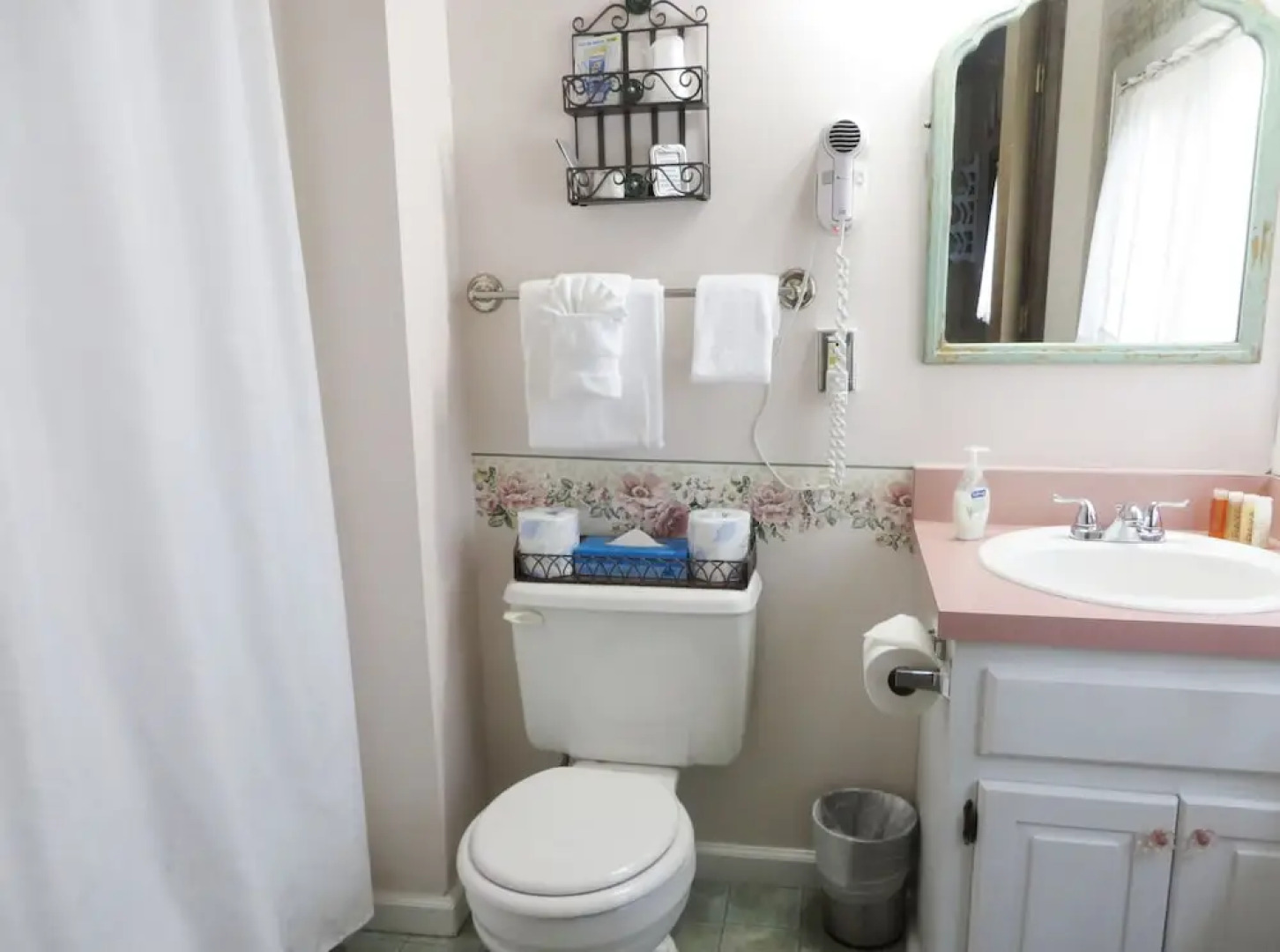 The Historic Rapids Lodge and Restaurant