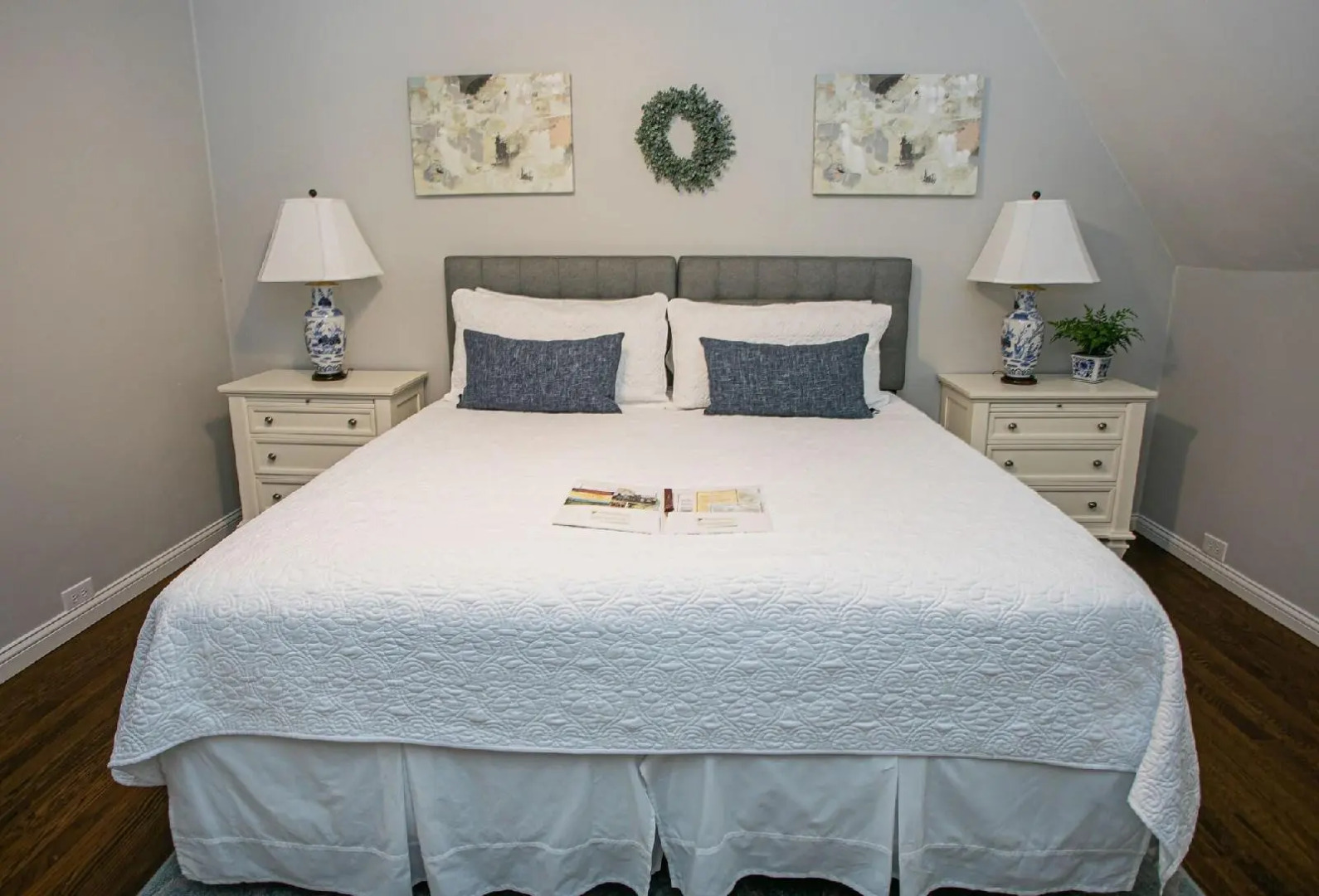 Hummingbird Estate Wine & Suites