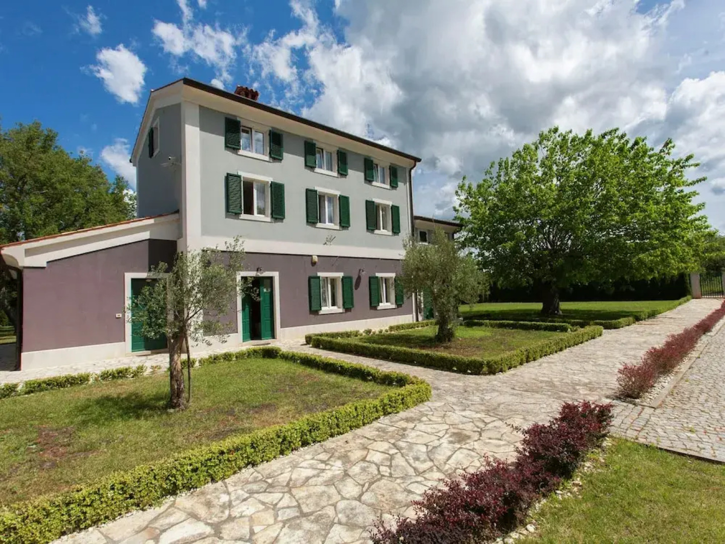 Beautiful Villa With Swimming Pool