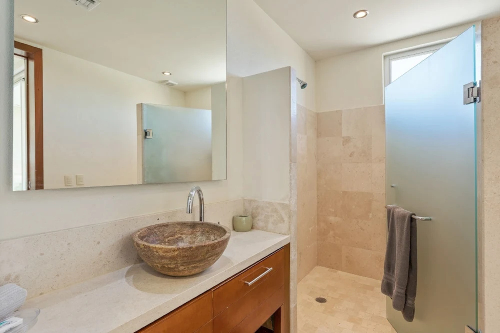 Encanto Living 1101 -2BR by Kivoya