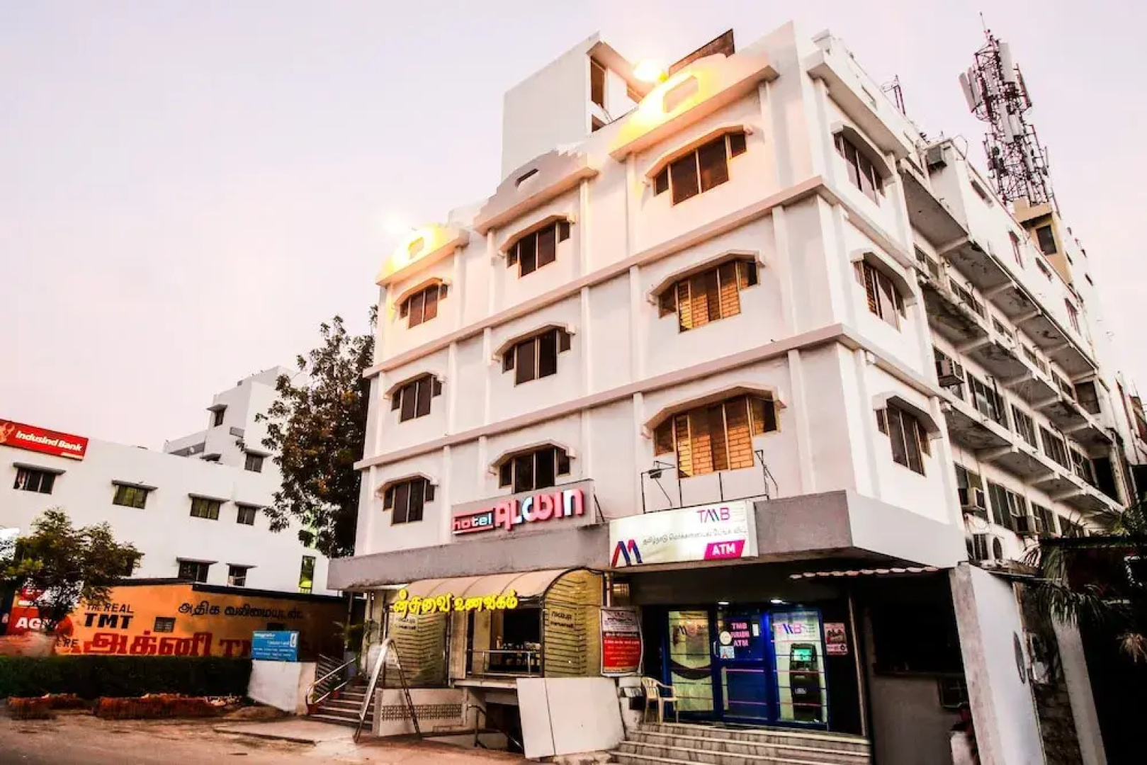 OYO 33399 Hotel Alwin