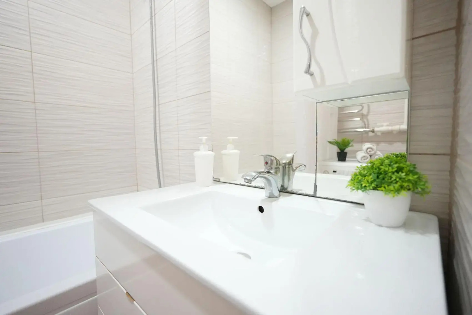 Пять звезд на Омской 23