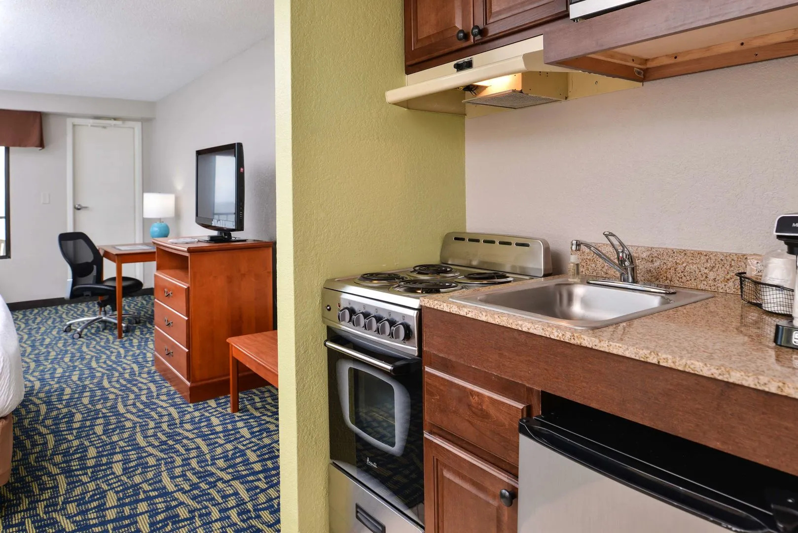 Best Western Plus Holiday Sands Inn & Suites