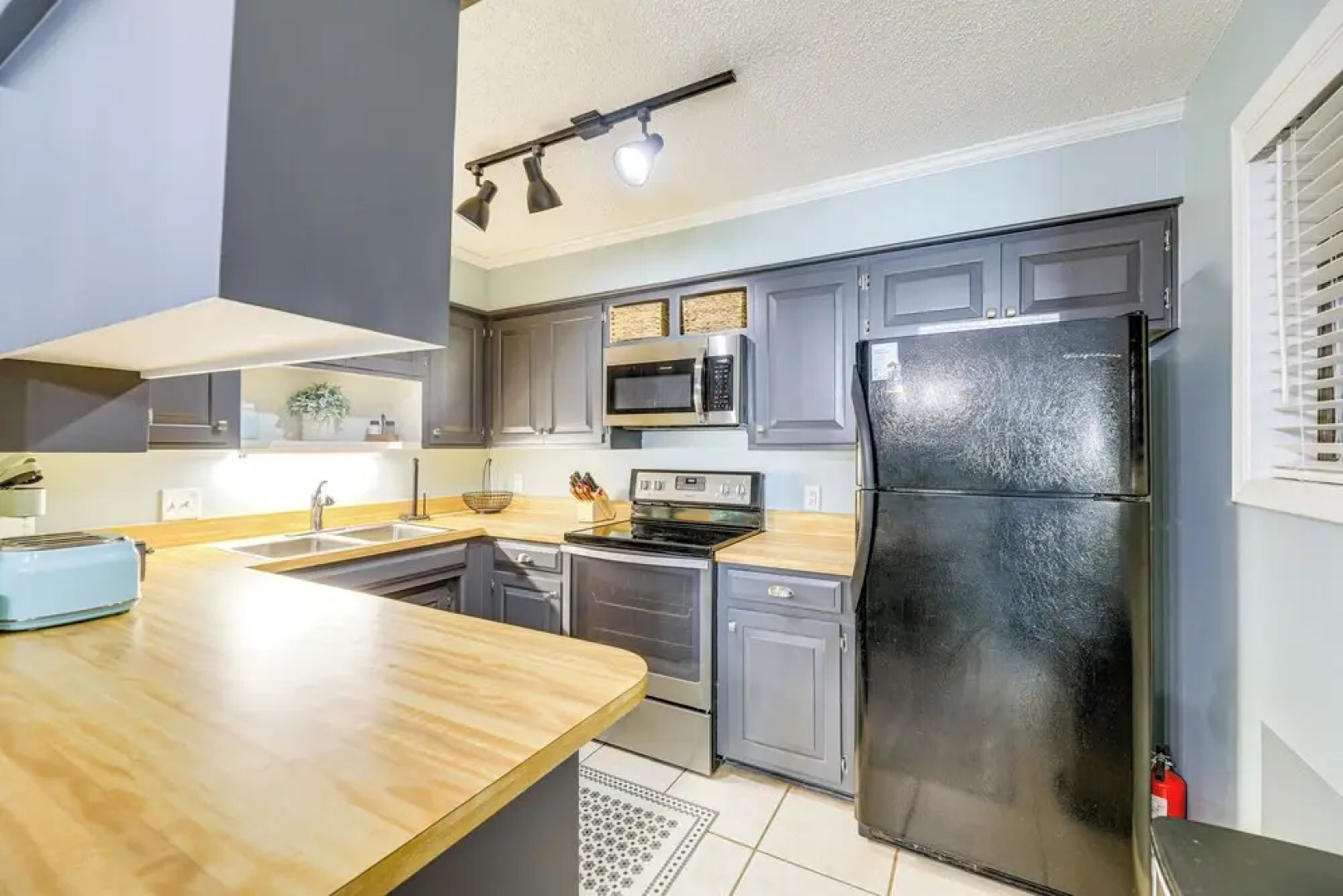 N Topsail Beach Oceanfront Condo w/ Pool!