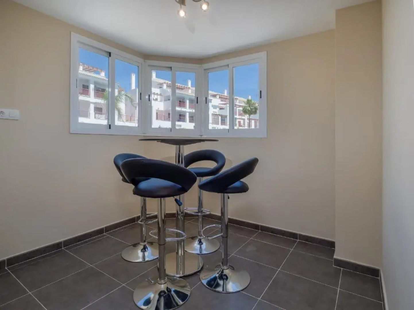 2287-Amazing apt 3bedrooms with huge terrace