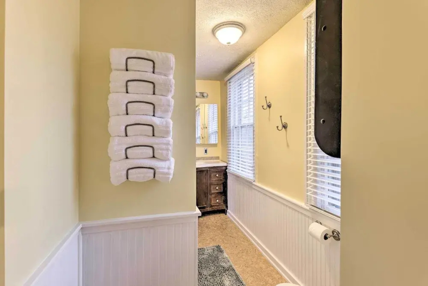 Victorian Home in Penn Yan ~ 1 Mi to Keuka Lake!