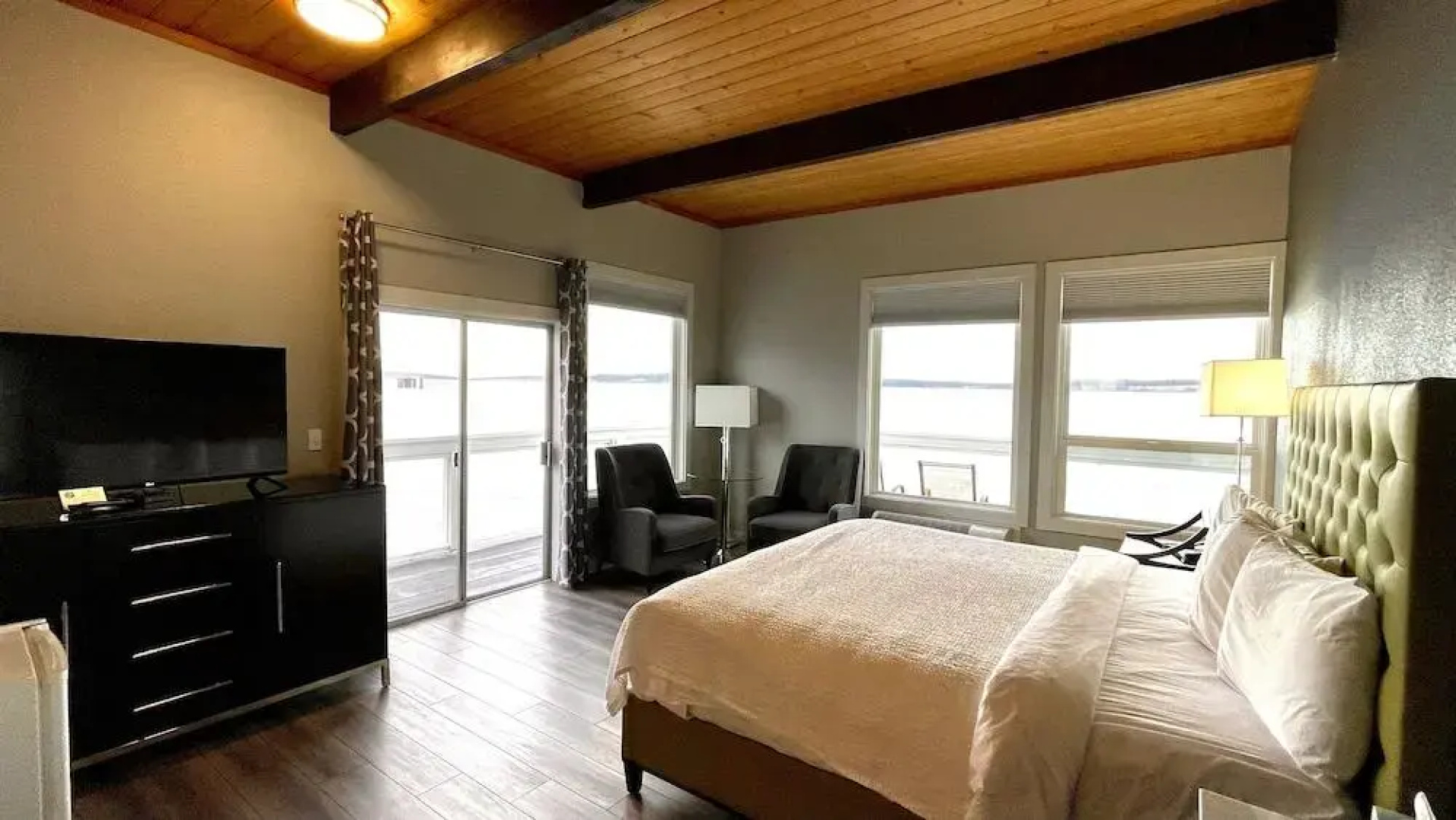 Tides Inn & Suites