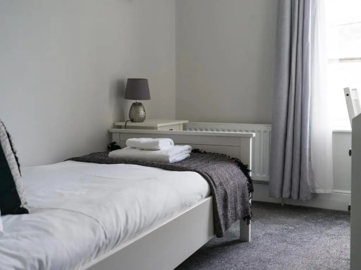 East House-sleeps 5-pet Friendly-garden - Parking