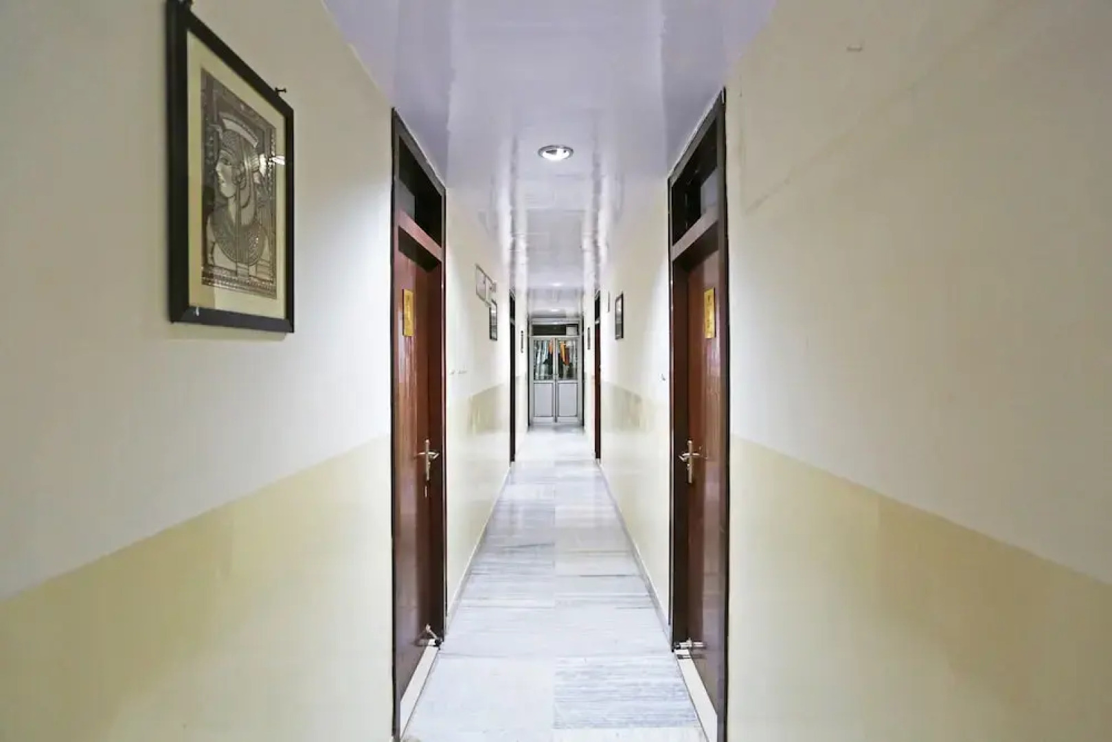 OYO Flagship 42717 Hotel Fort