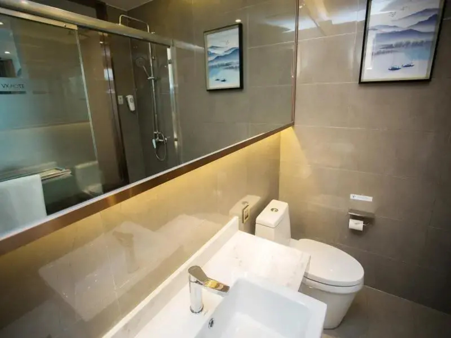 VX Hotel (Heze Dingtao District Taoyi Road)