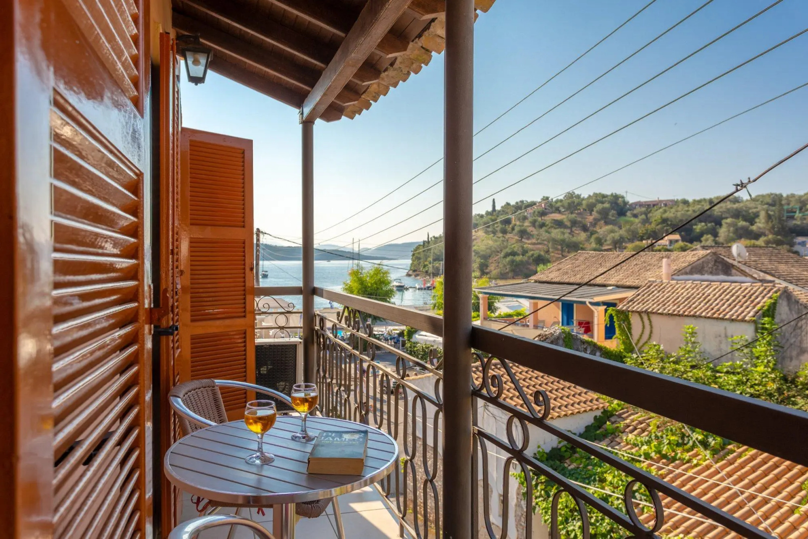 Fay Apartment Walk to Beach Sea Views A C Wifi Car Not Required - 2617