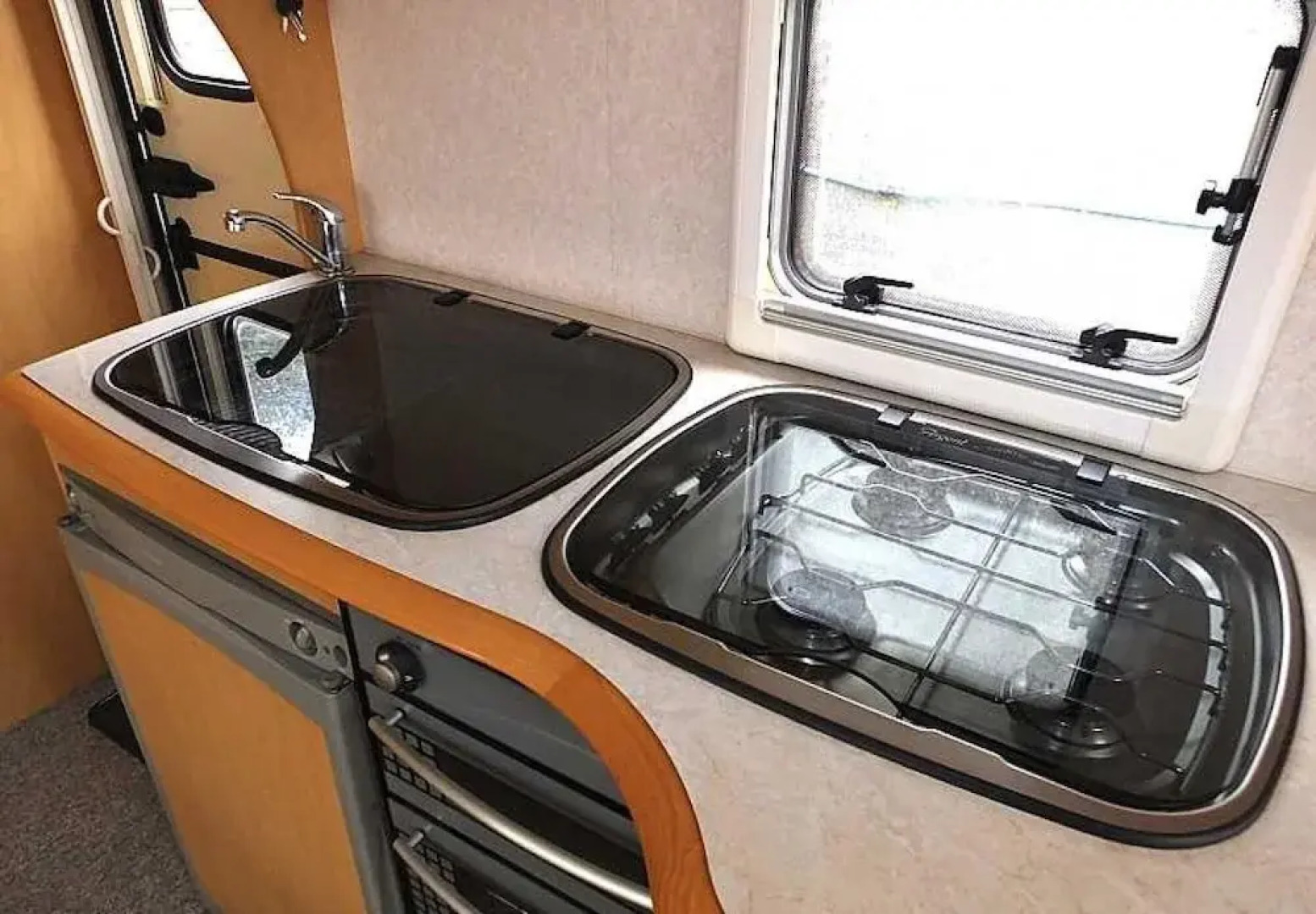 Stayzo Airy Touring Caravan With Built in Heater and Free Wi-fi Located in the Chiltern Hills