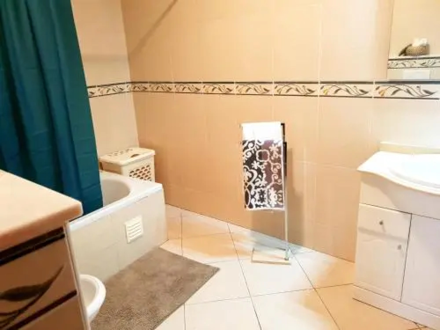 DOWNTOWN-Guest House