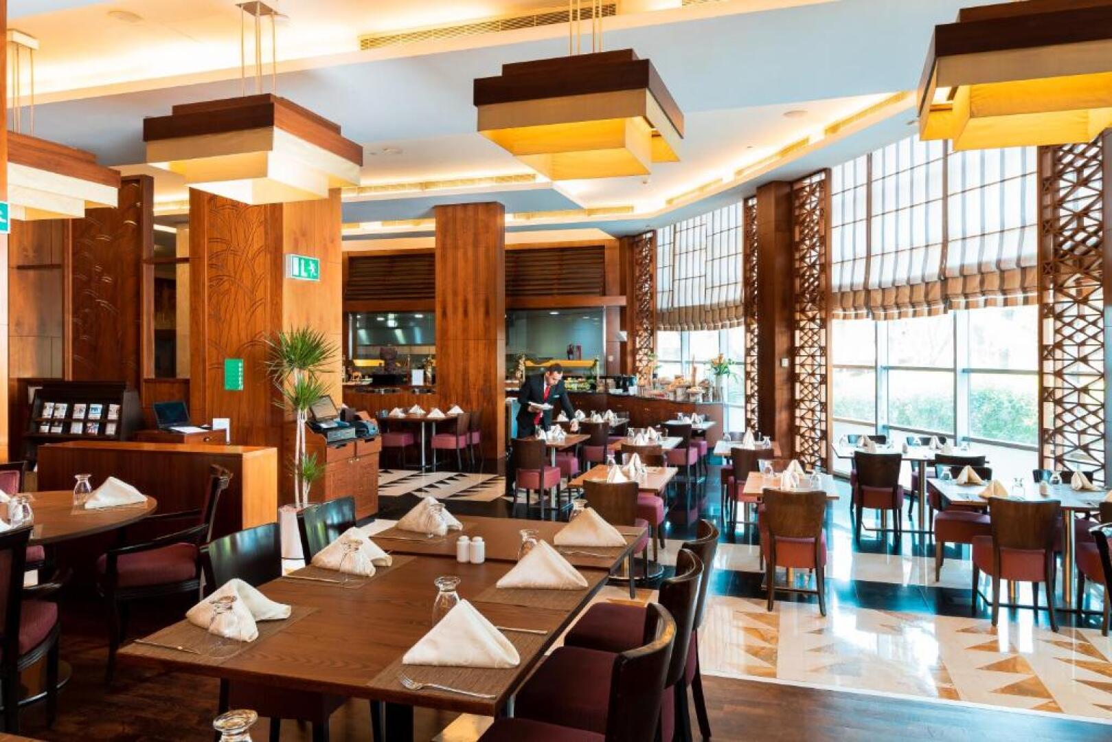 Holiday Inn Suites Kuwait Salmiya