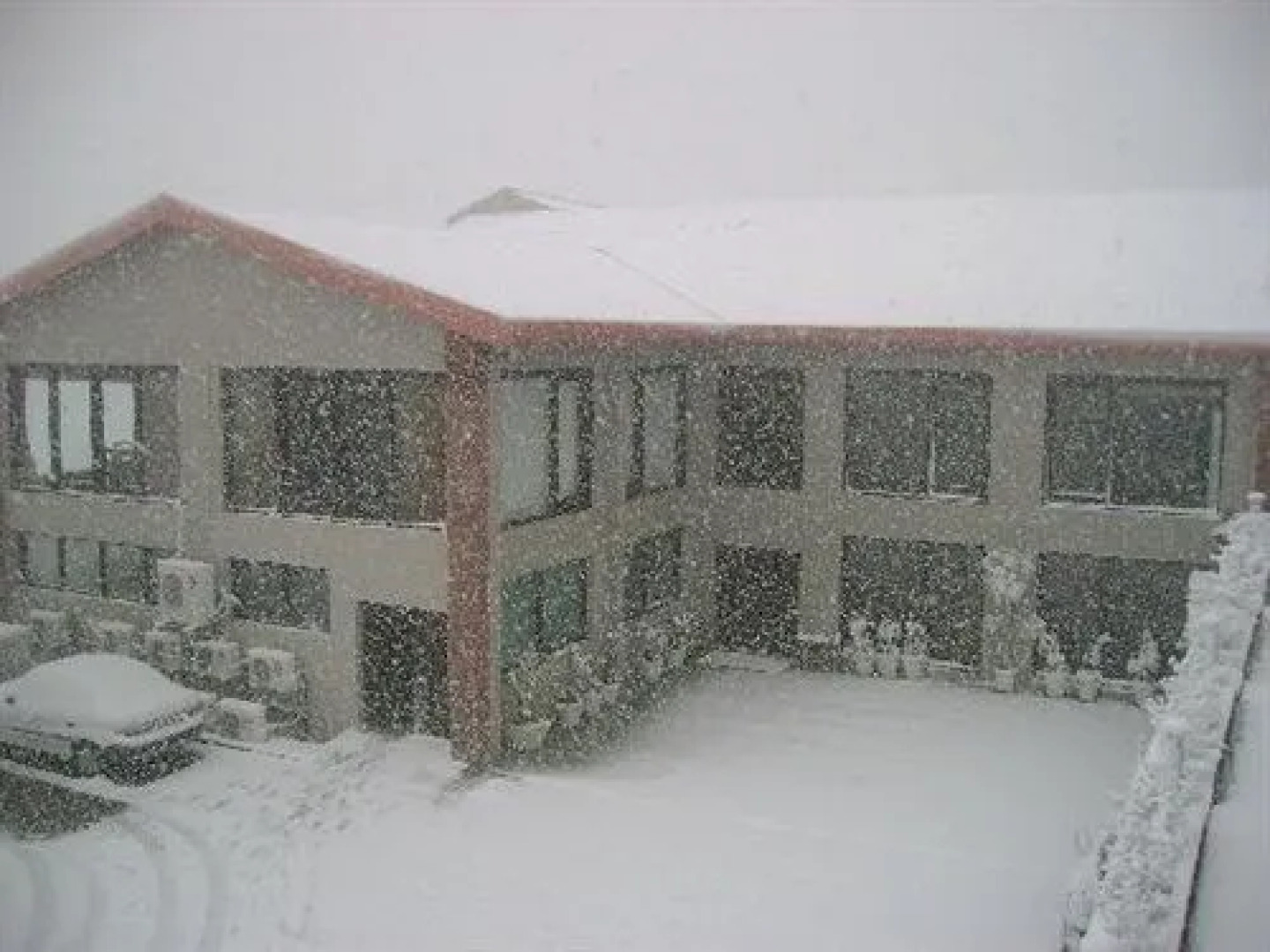 Kanatal Resorts & Spa