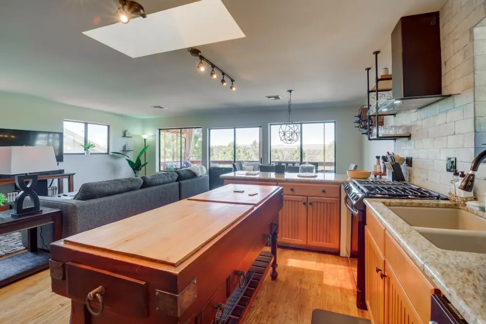 Payson Vacation Rental w/ Hot Tub & Mountain Views