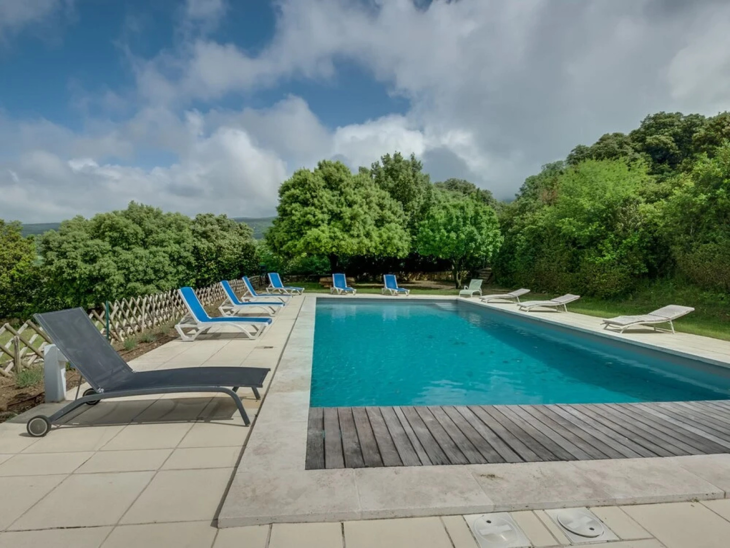 Secluded Holiday Home in Rustrel With Swimming Pool