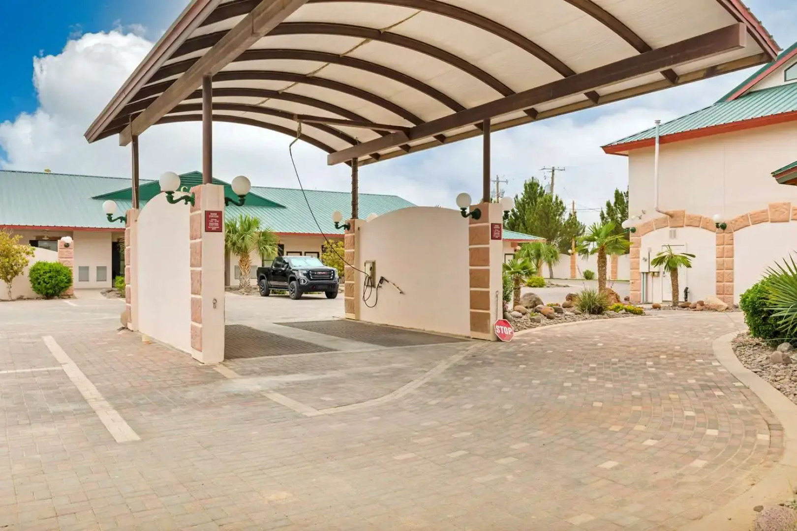 Best Western Plus Swiss Chalet Hotel & Suites