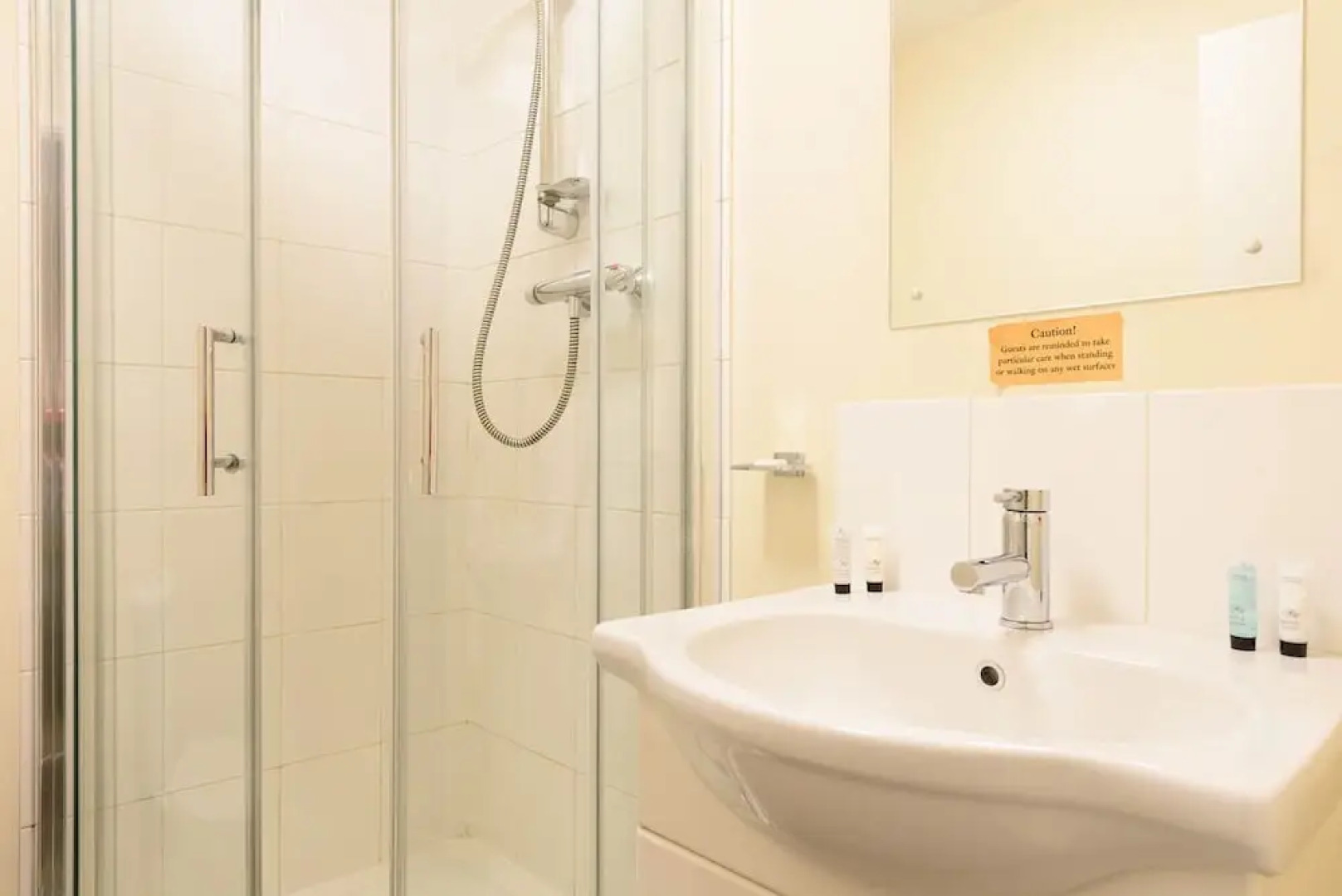 The Britannia Inn & Waves Restaurant