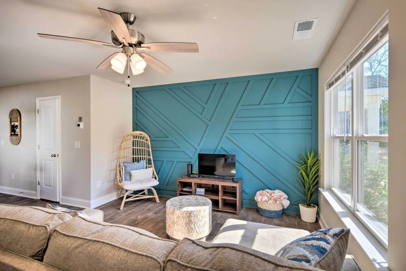 Greer Getaway w/ Smart TV ~ 1 Mi to Dtwn!