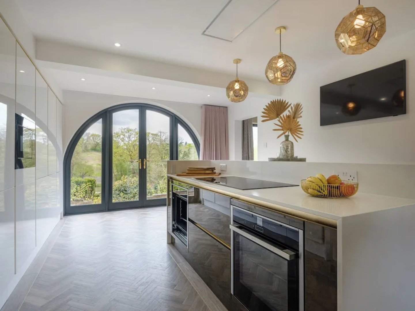 Inviting 5-bed House With Fishing Lake in Devizes