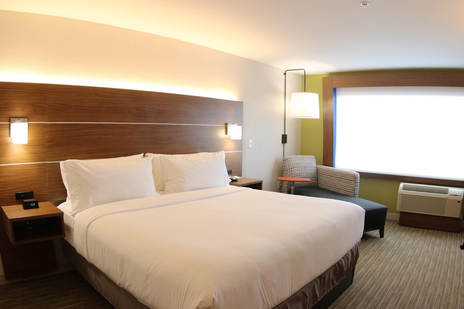 Holiday Inn Express & Suites Detroit Northwest - Livonia by IHG