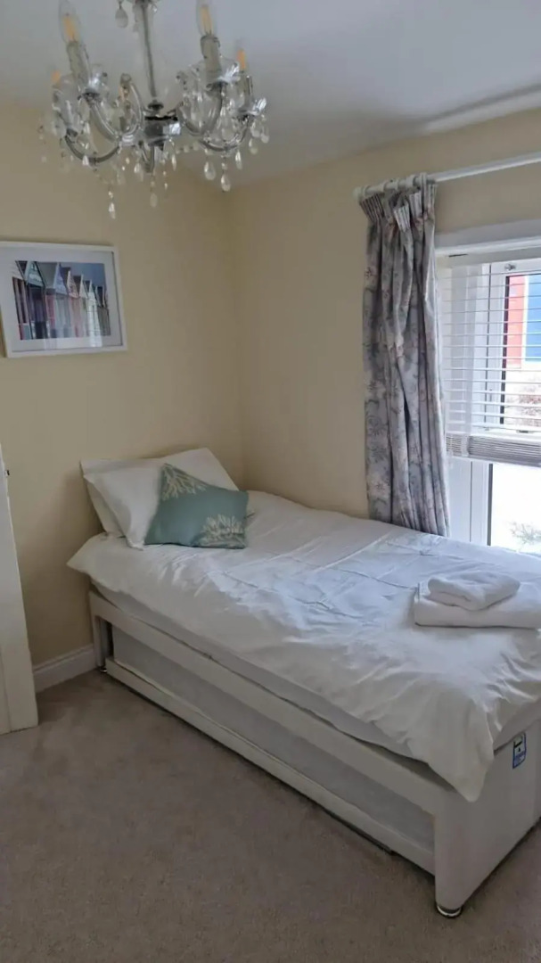 Sea View Cottage, 2 double bedrooms with stunning views