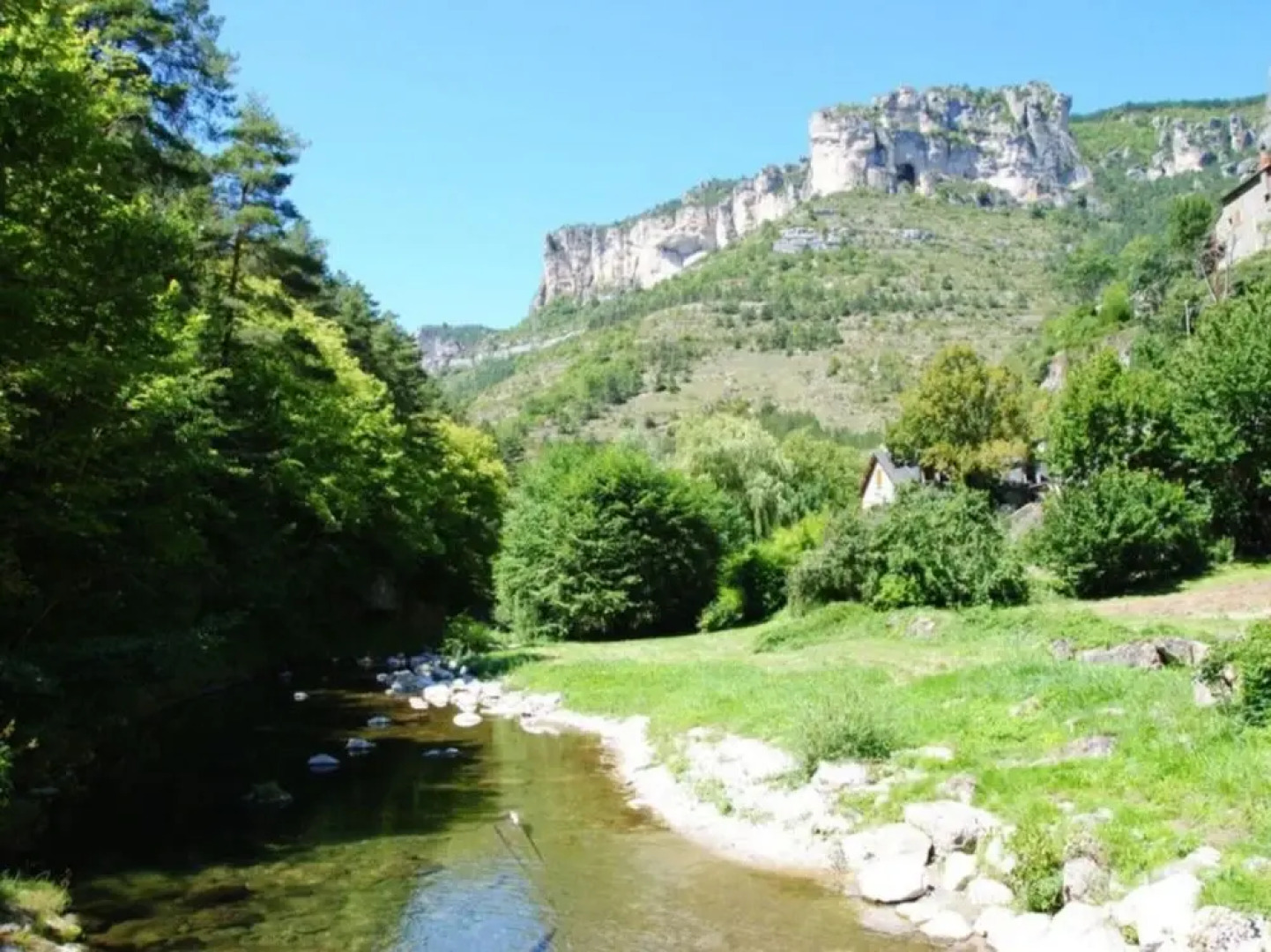 Villa With 4 Bedrooms In Saint-pierre-des-tripiers, With Wonderful Lake View, Private Pool, Furnished Garden - 41 Km From The Slopes