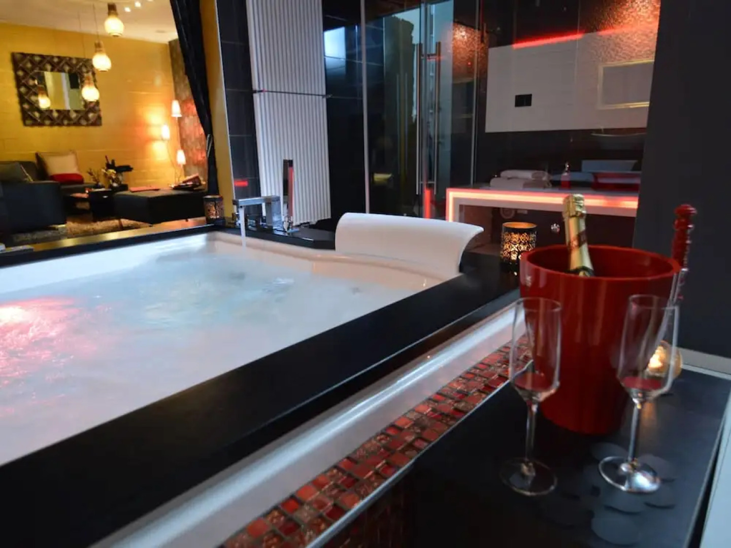 Deluxe Holiday Home in Welkenraedt with Hot Tub & Steam Shower