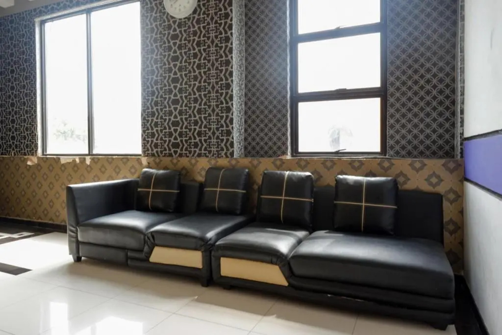 RedDoorz near Monumen Habibi Ainun