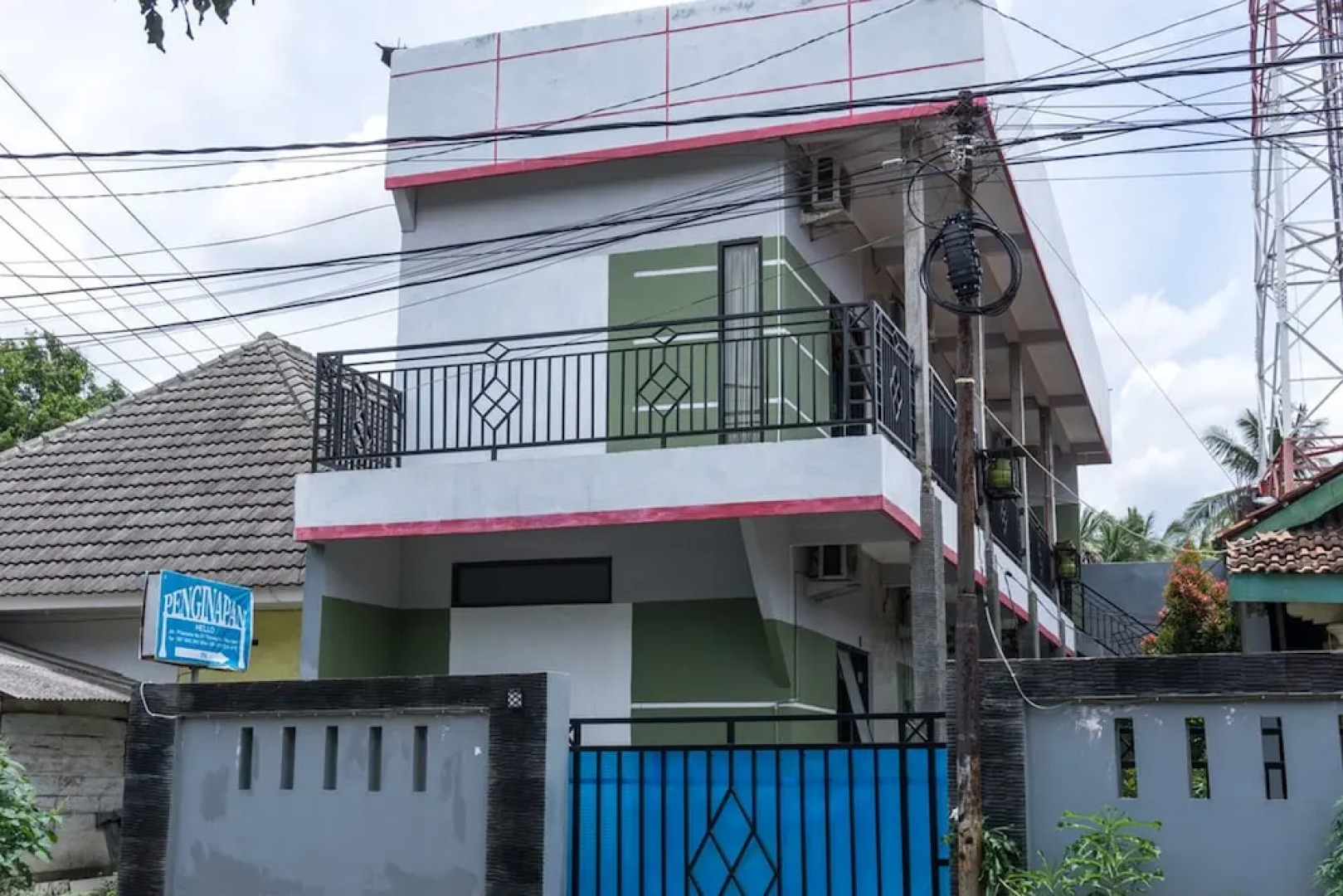 Penginapan Hello by RedDoorz