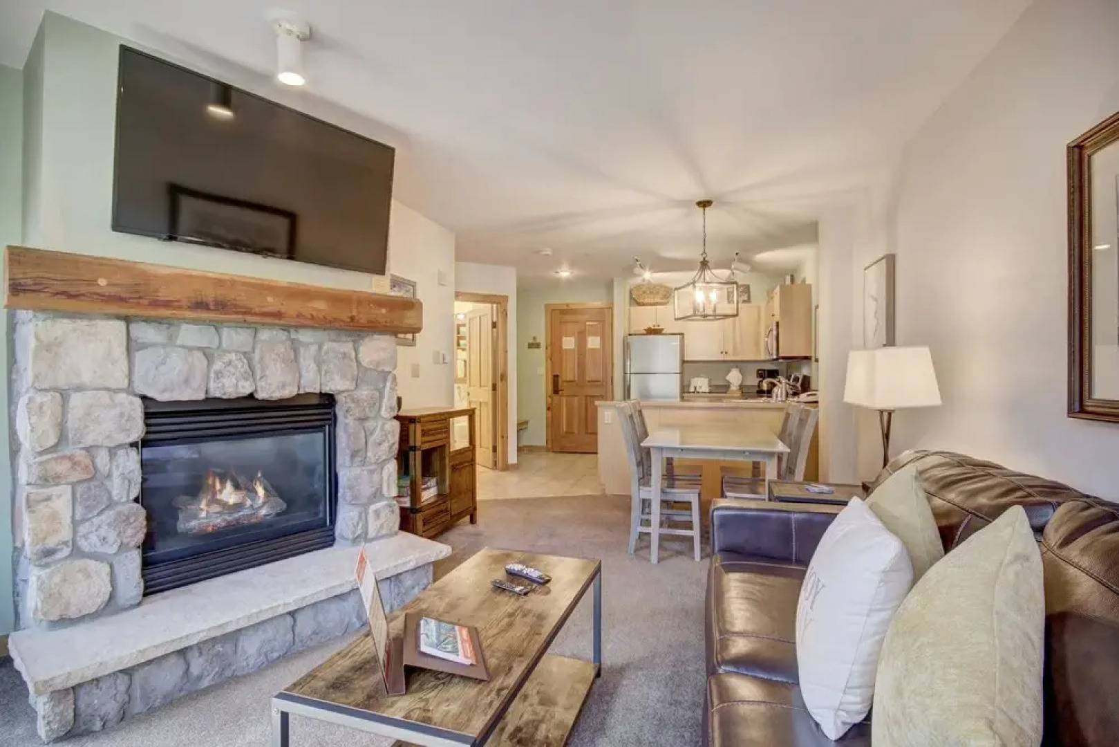 Buffalo Lodge~1br Condo~8388 ~walk To Slopes ~kids Ski Free 1 Bedroom Condo by RedAwning