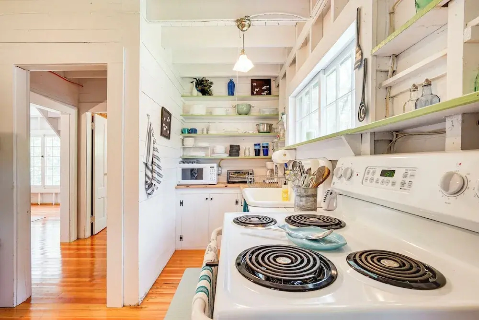 Rustic Marlboro Cottage: 4 Mi to Lake Raponda!