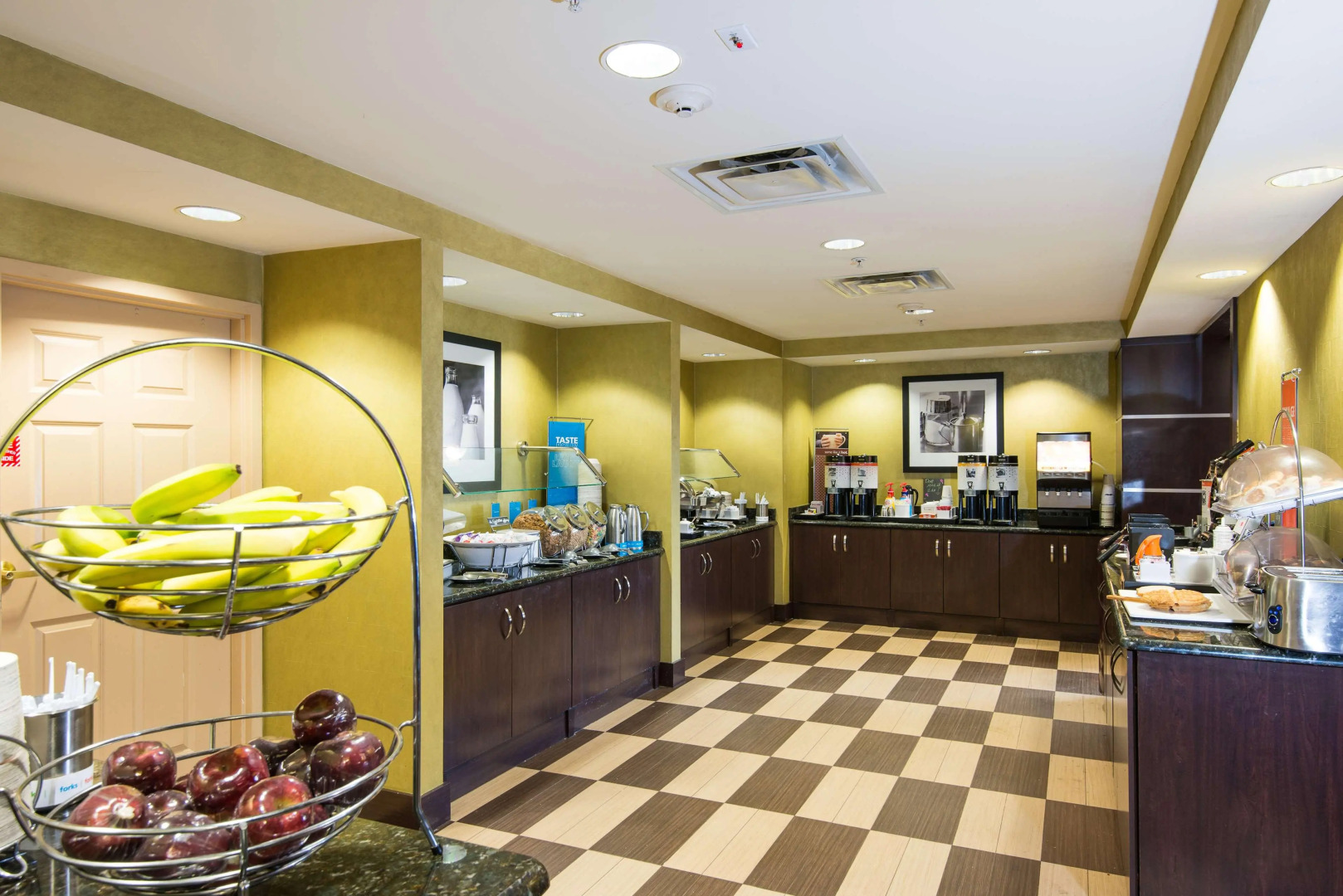 Отель Hampton Inn & Suites Lake City