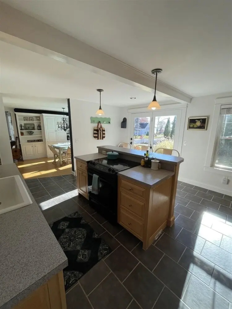 North Sebago Charmer Limit 10 3 Bedroom Home by RedAwning