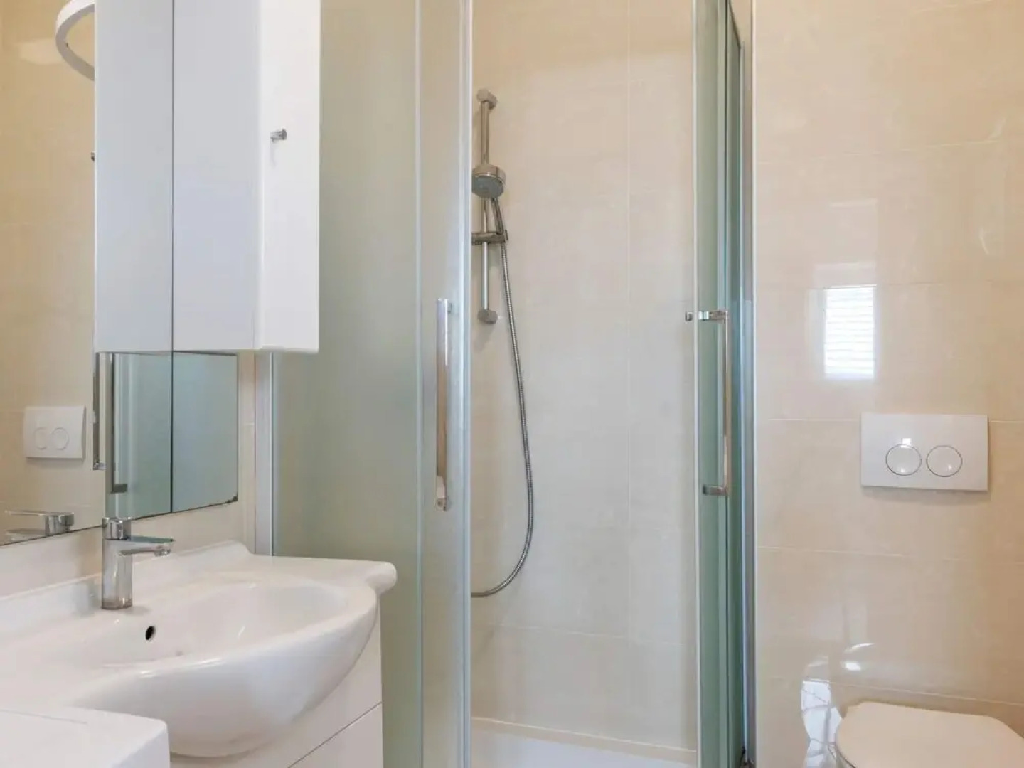 Simplistic Apartment in Neviđane near Sea Beach