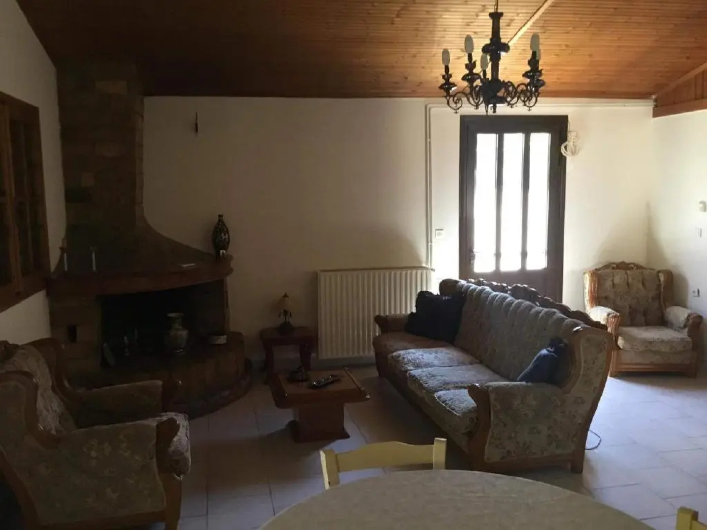 Tota's guest house, 4 min walk to the beach