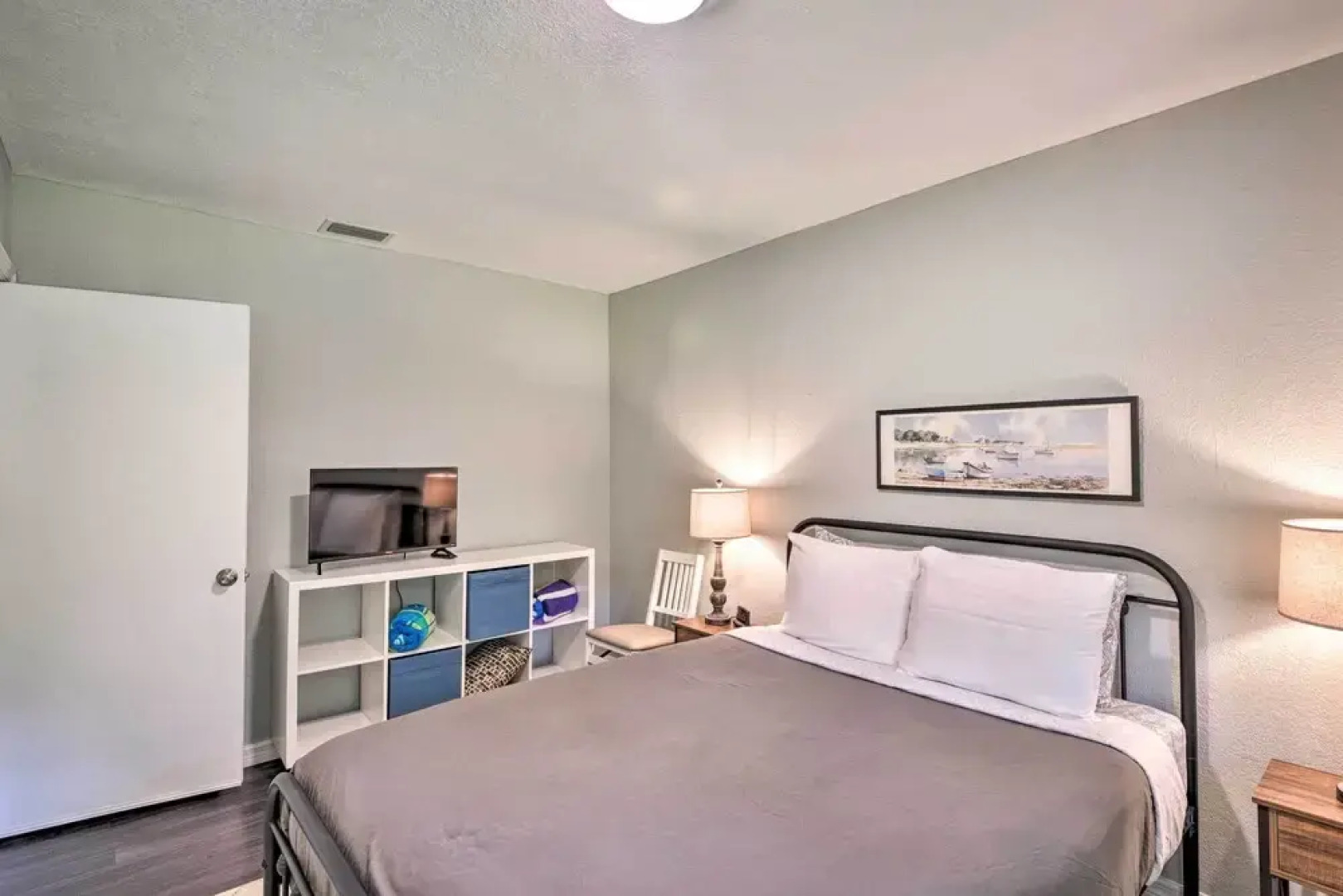 Dog-friendly Home w/ Gas Grill - Walk to Rose Bay!