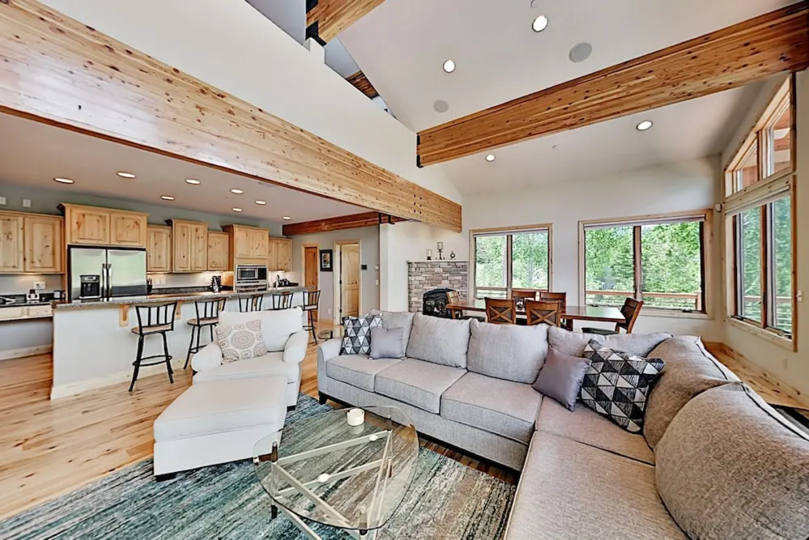 Epic Mountain Lodge Hideaway W/ Fireplaces & Deck 4 Bedroom Home