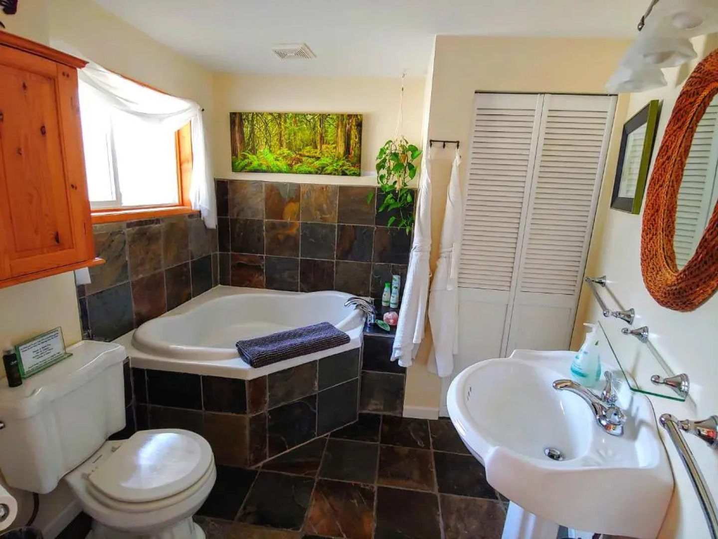 Secret Beach B&B Suites