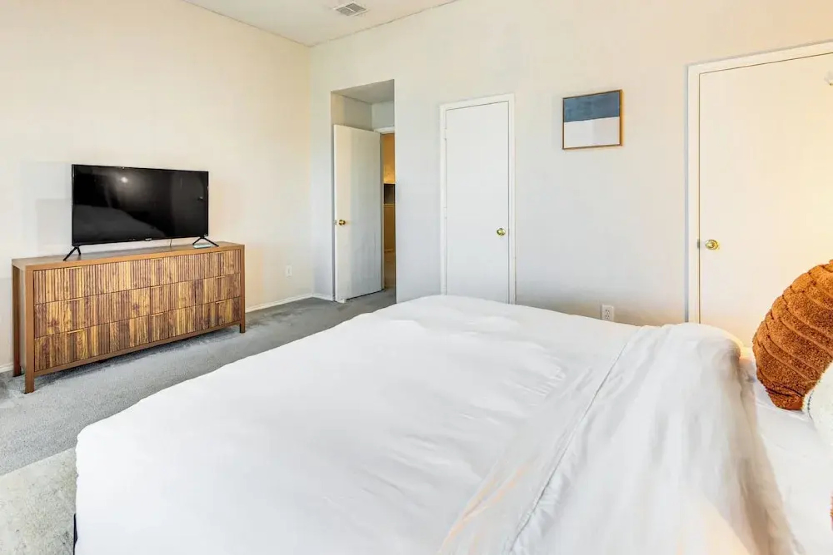 Game Room, Hot Tub & Pool! Grand Prairie Getaway